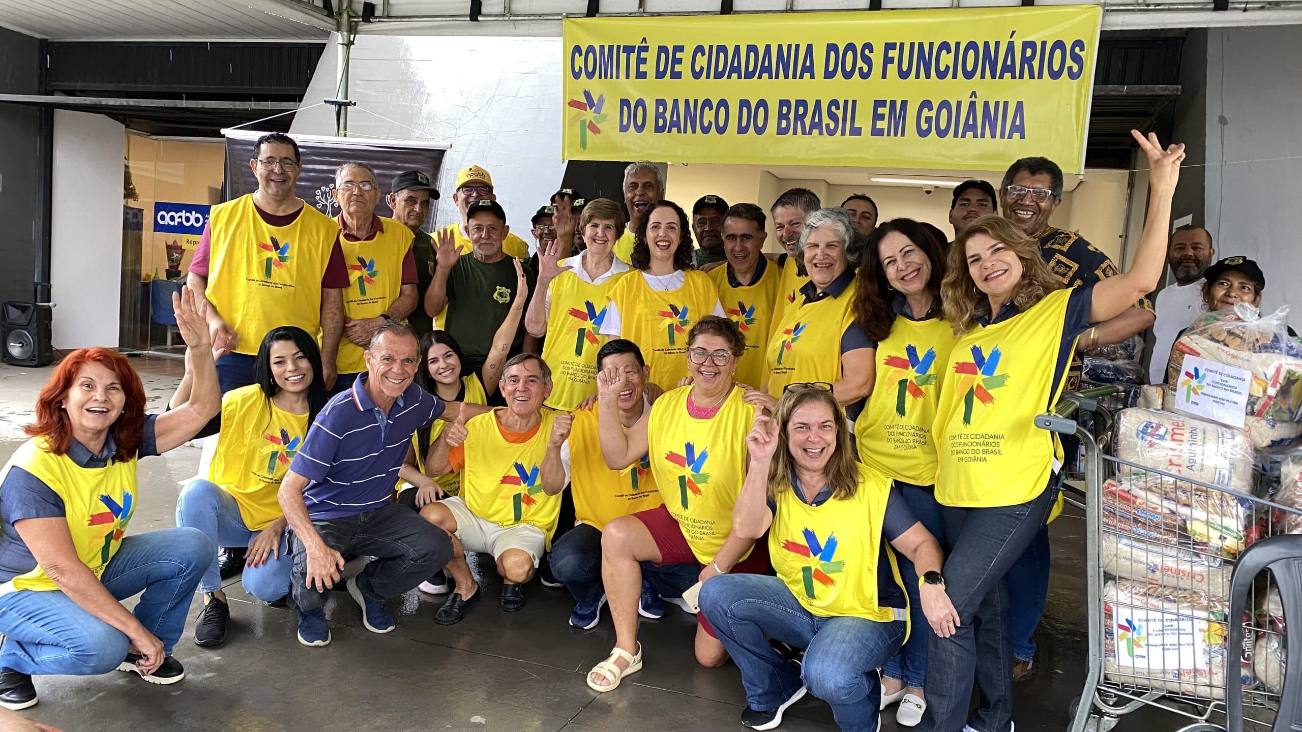 Voluntários na 30ª campanha Natal Sem Fome com Esperança