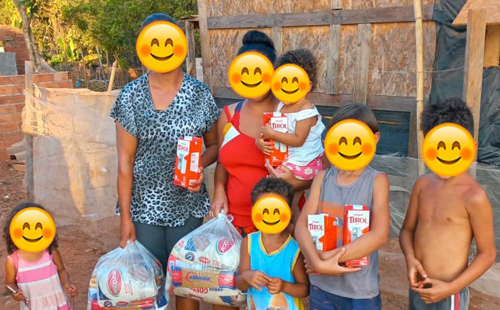 Imagem da notícia: Comitê de Cidadania do Funcionários do Banco do Brasil e Frigo Suíno doam cestas básicas para famílias carentes de Aparecida de Goiânia