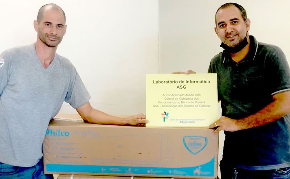 Imagem da notícia: Comitê doa ar condicionado para Associação dos Surdos de Goiânia