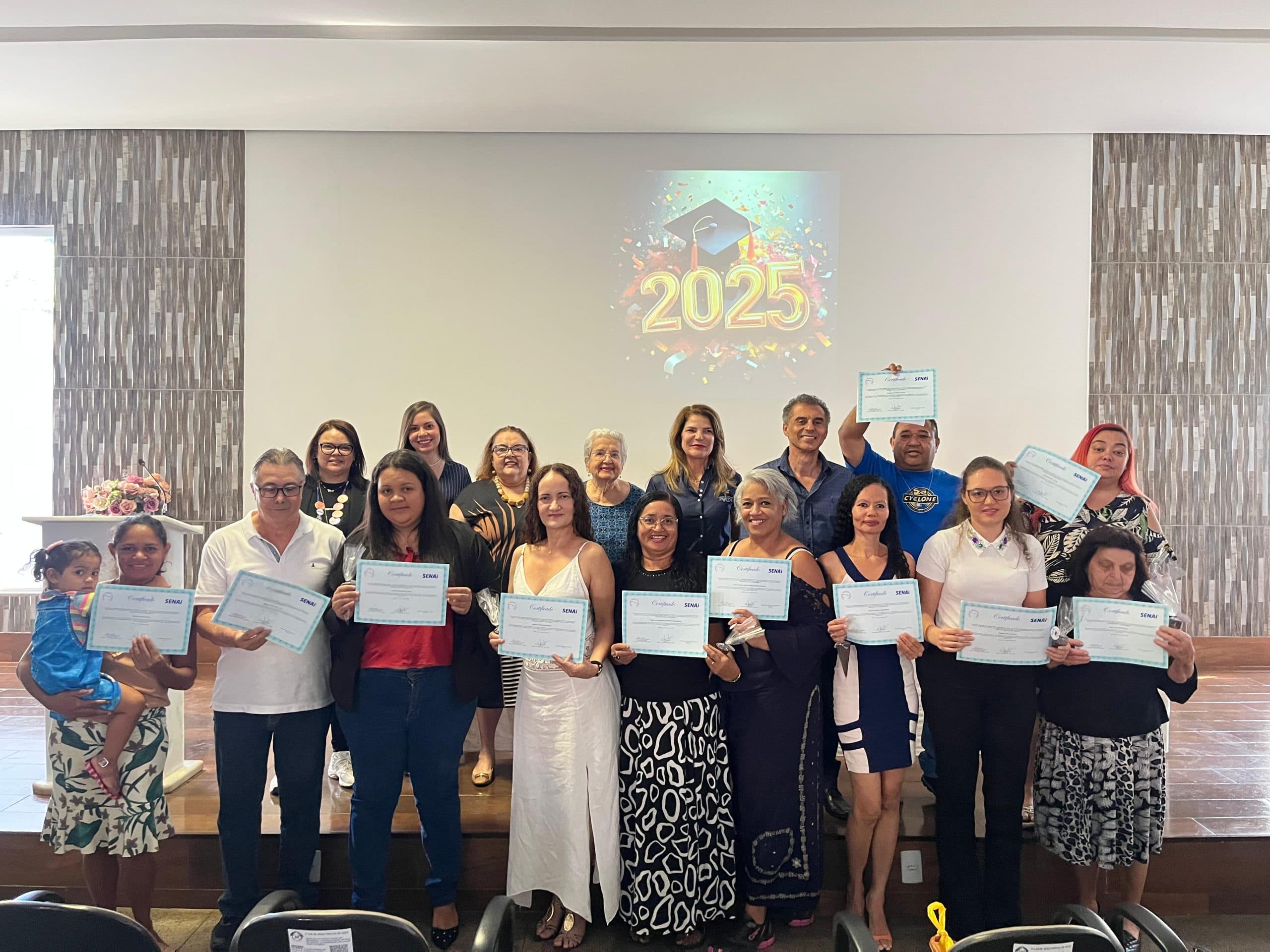 Imagem da notícia: Formatura de Curso Profissionalizante de Salgadeiro emociona formandos e reforça papel transformador do Comitê de Cidadania dos Funcionários do Banco do Brasil